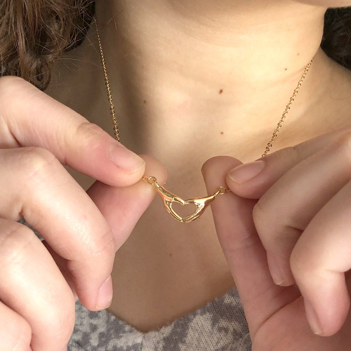 Heart in My Hand Necklace - Gold & Red – ISLY NYC